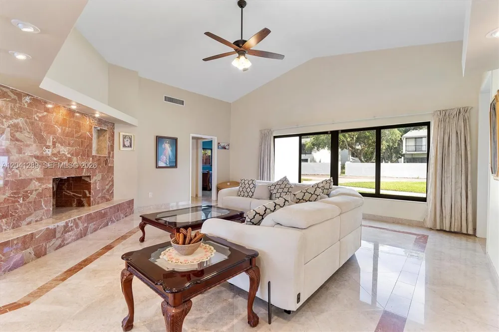 2531 NE 195th St Miami, FL 33180