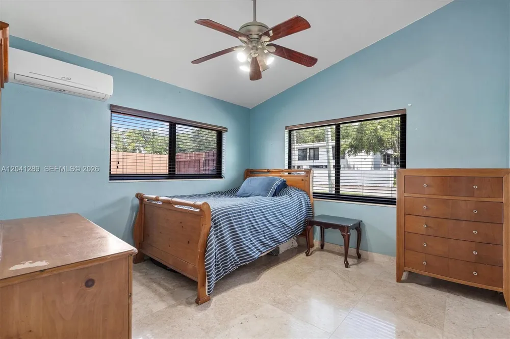 2531 NE 195th St Miami, FL 33180