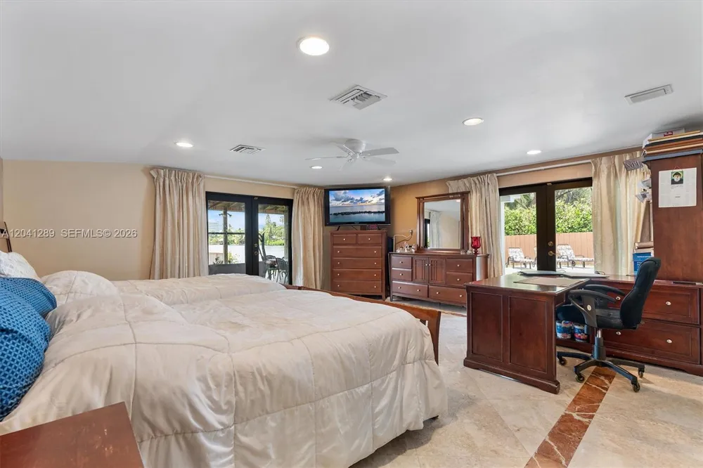 2531 NE 195th St Miami, FL 33180
