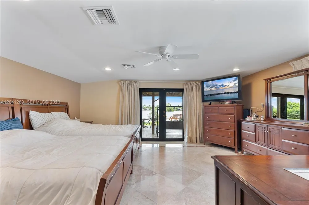 2531 NE 195th St Miami, FL 33180
