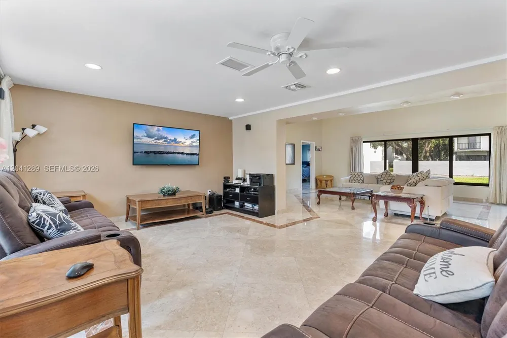 2531 NE 195th St Miami, FL 33180