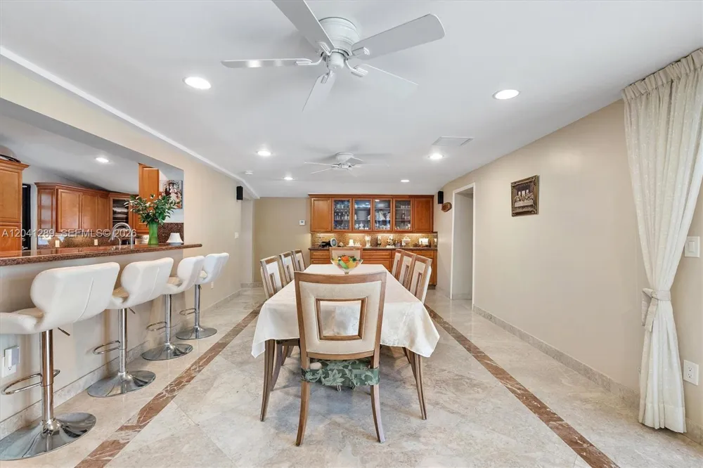 2531 NE 195th St Miami, FL 33180