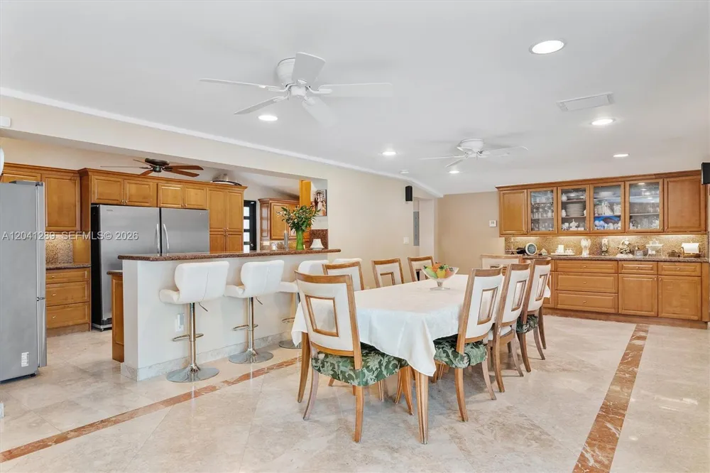 2531 NE 195th St Miami, FL 33180
