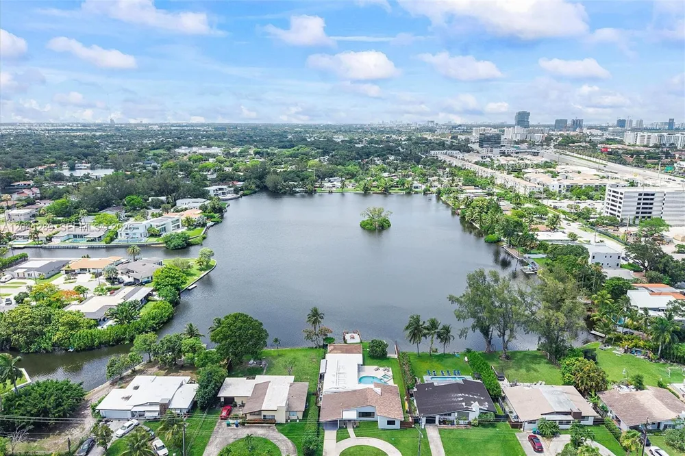 2531 NE 195th St Miami, FL 33180