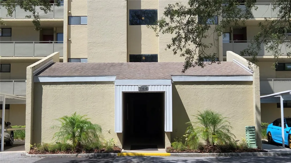 13626 GREENFIELD DRIVE #201 Tampa, FL 33618