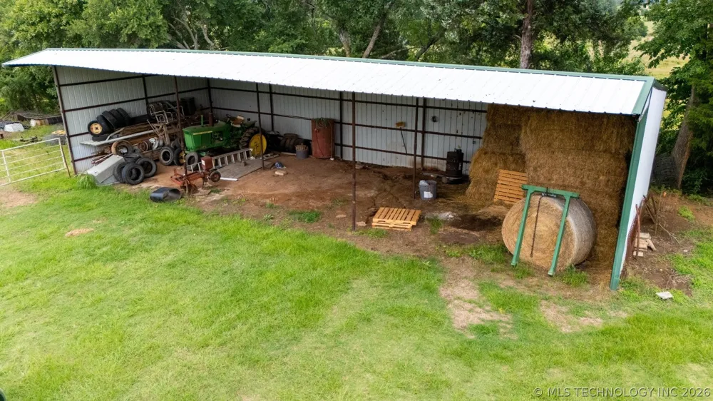 4852 3855 ROAD Stuart, OK 74570