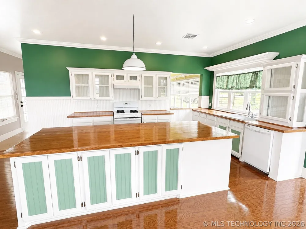 4852 3855 ROAD Stuart, OK 74570