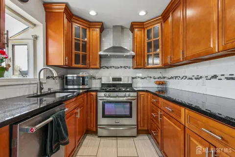 33 ADAMS ST STREET