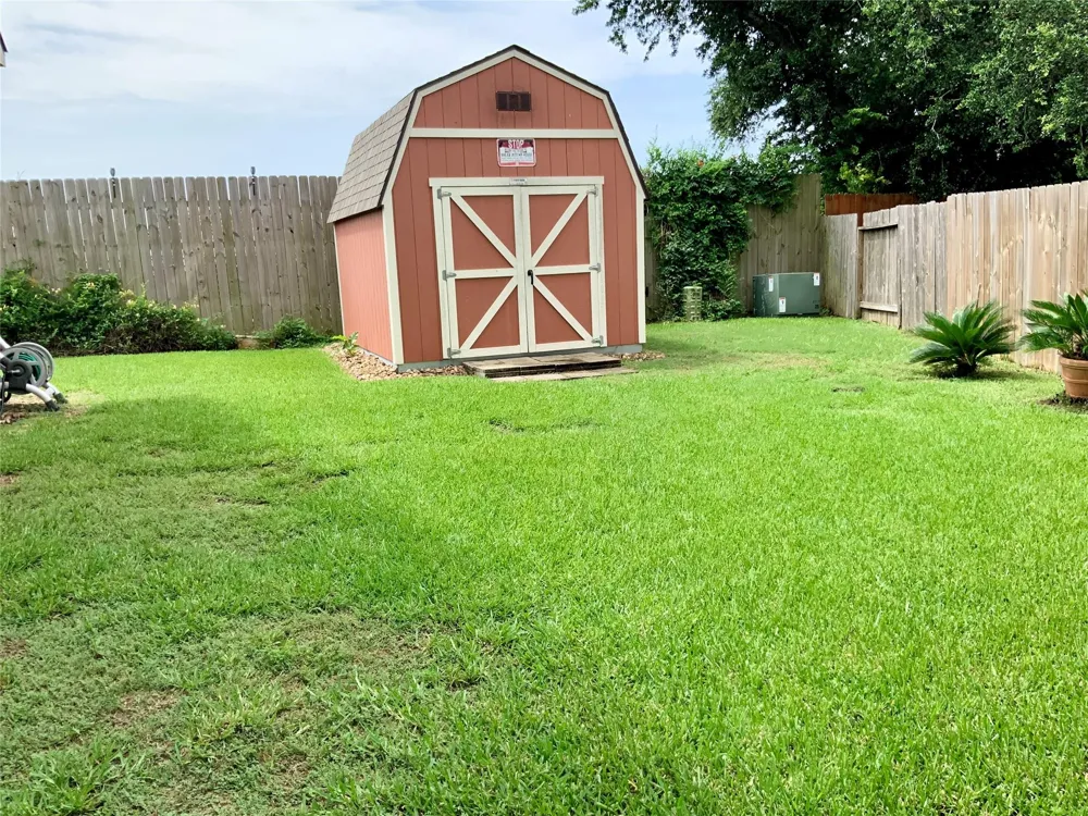 13606 Cotton Court Mont Belvieu, TX 77523