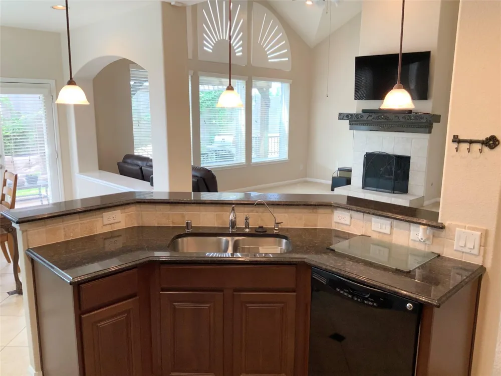 13606 Cotton Court Mont Belvieu, TX 77523