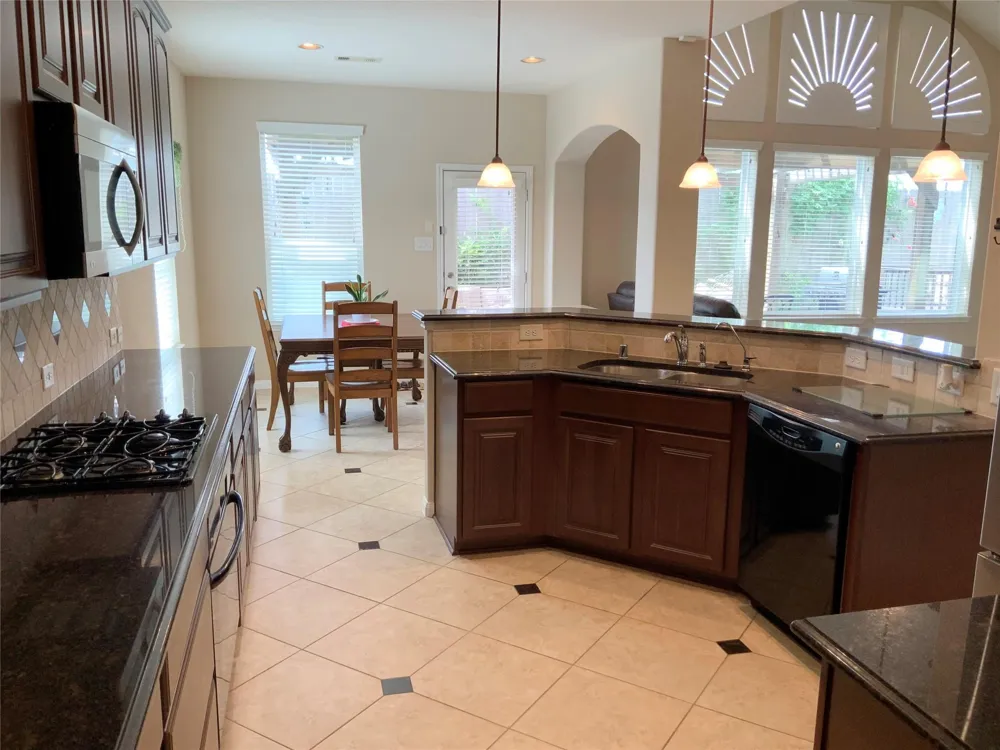 13606 Cotton Court Mont Belvieu, TX 77523