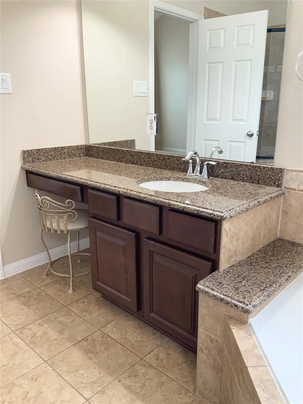 13606 Cotton Court Mont Belvieu, TX 77523