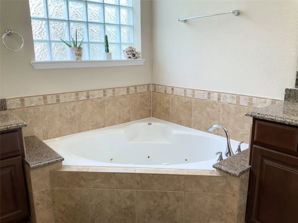 13606 Cotton Court Mont Belvieu, TX 77523