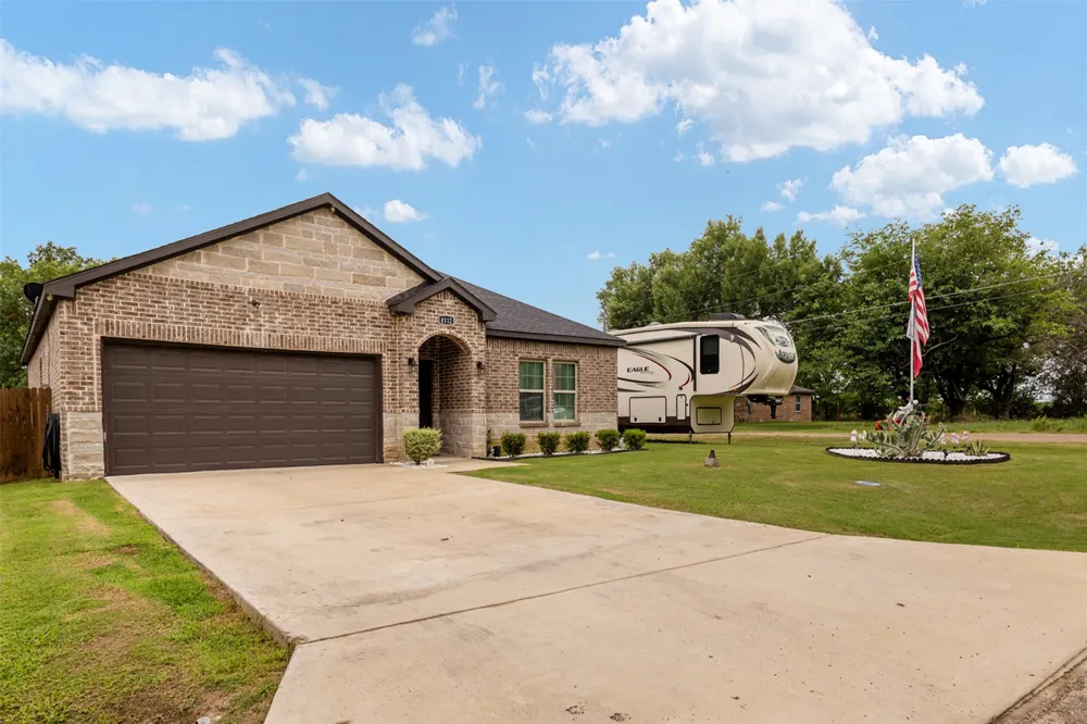8112 Lakeshore Drive Kemp, TX 75143