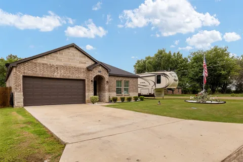 8112 Lakeshore Drive