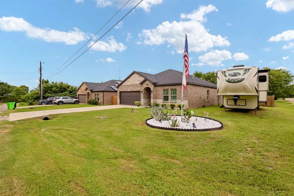 8112 Lakeshore Drive Kemp, TX 75143