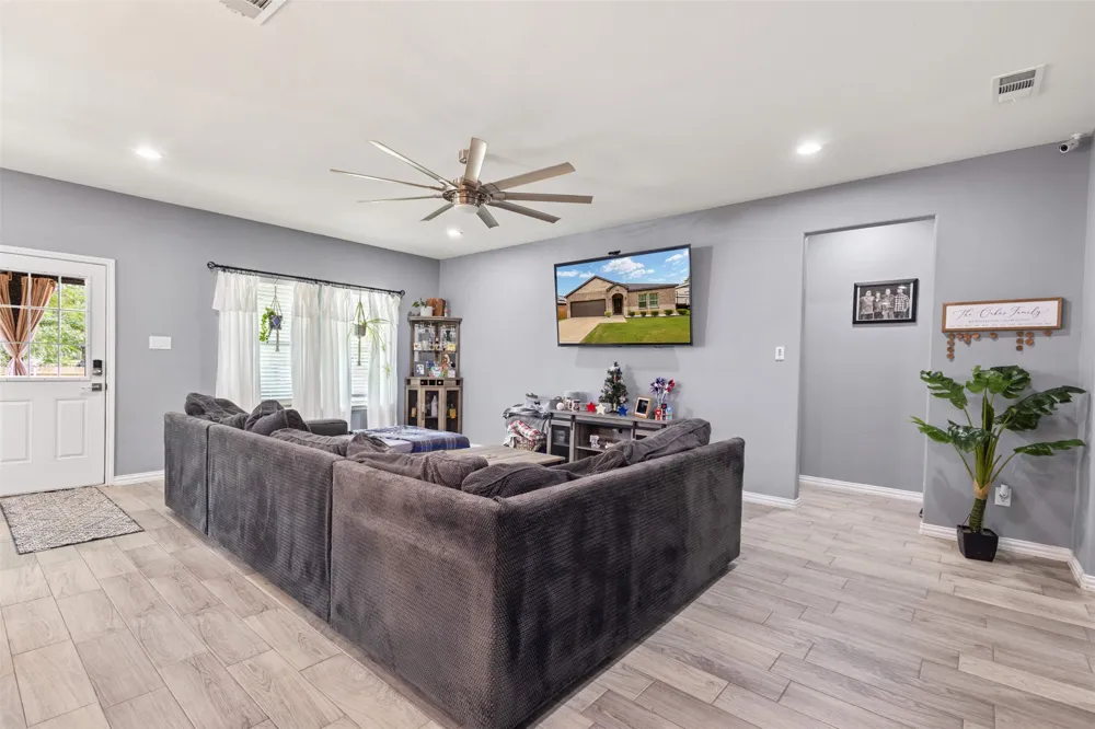 8112 Lakeshore Drive Kemp, TX 75143