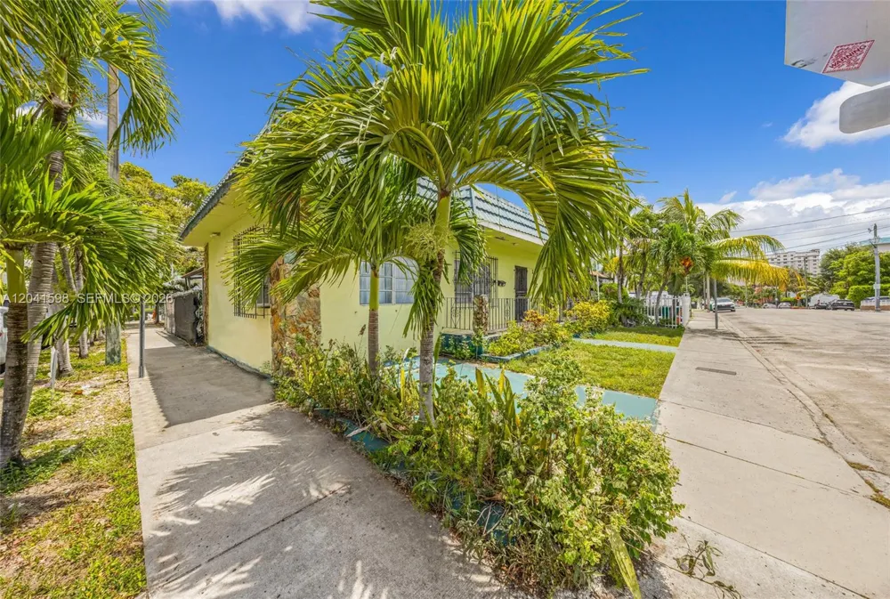 1477 NW 2nd St Miami, FL 33125