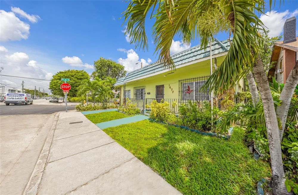 1477 NW 2nd St Miami, FL 33125