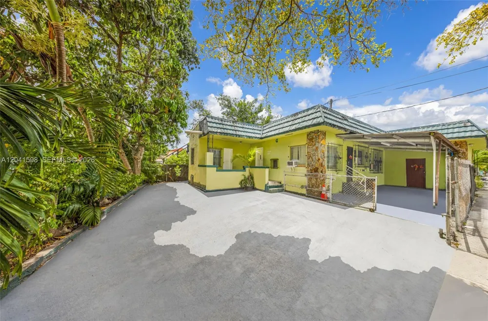 1477 NW 2nd St Miami, FL 33125