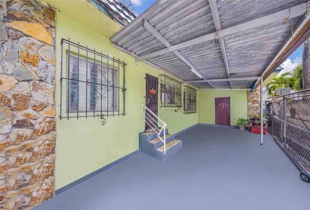 1477 NW 2nd St Miami, FL 33125
