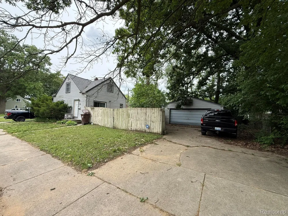 34535 Harroun Street Wayne City, MI 48184