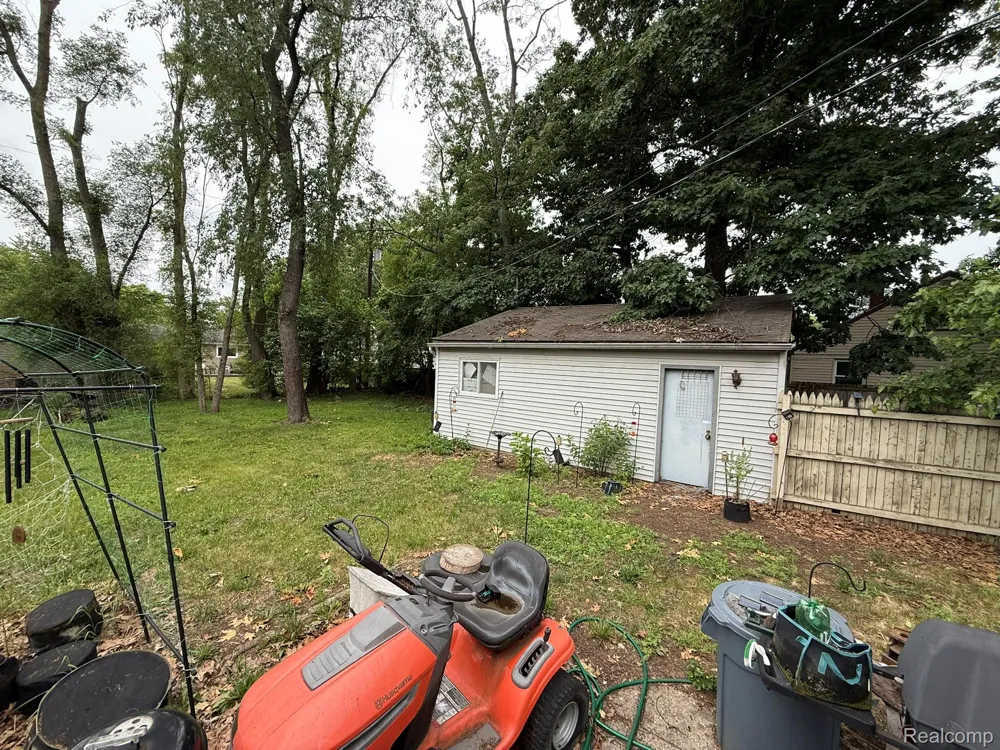 34535 Harroun Street Wayne City, MI 48184