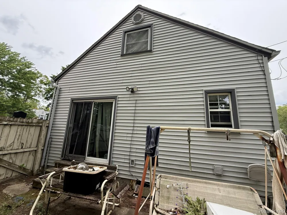 34535 Harroun Street Wayne City, MI 48184