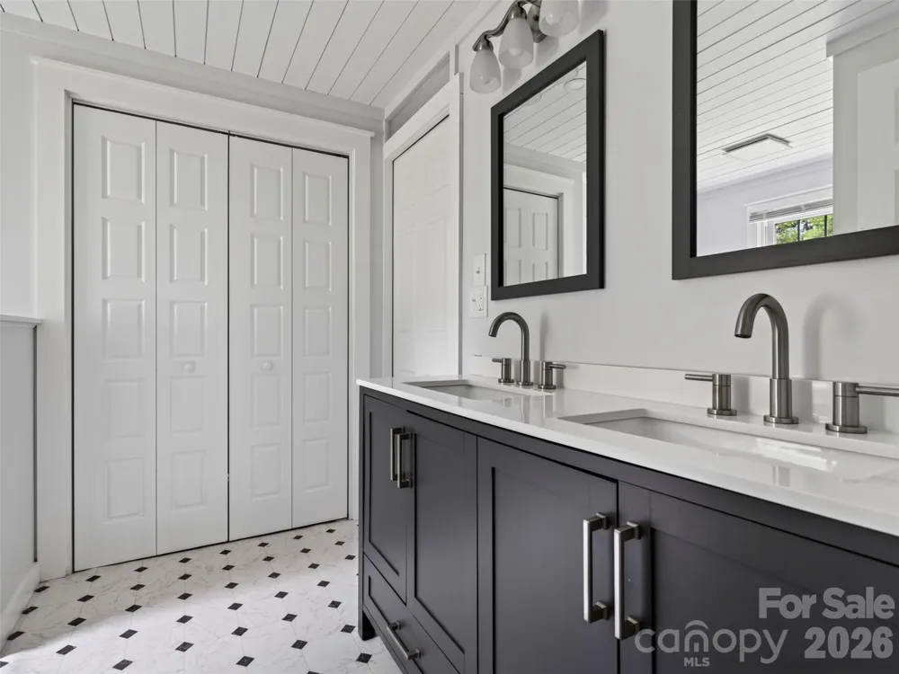 250 Oakdale Street Brevard, NC 28712