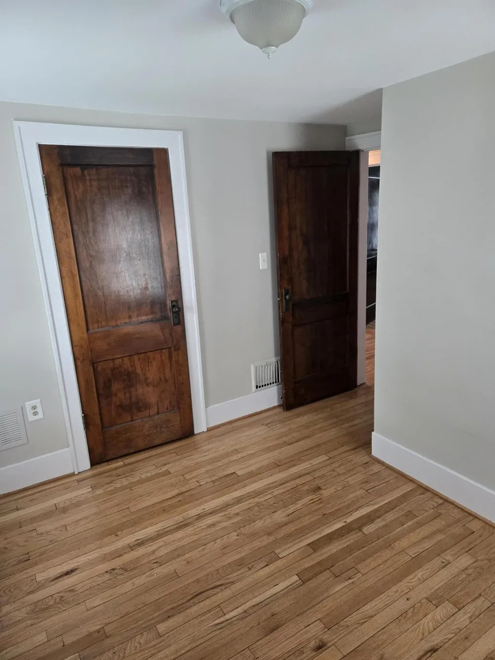 917 Forestdale Road Royal Oak, MI 48067