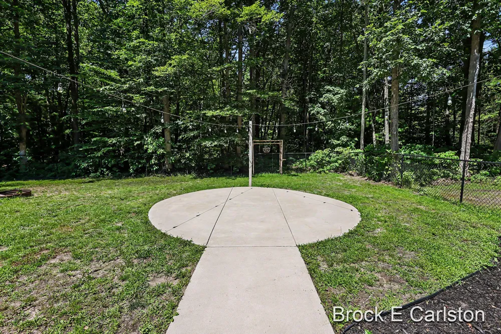 1294 Tall Tree Lane Muskegon, MI 49445
