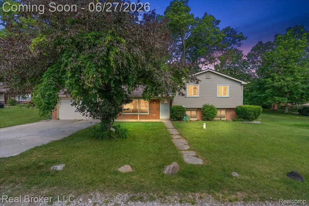 8320 Hillpoint Drive Hamburg Township, MI 48116
