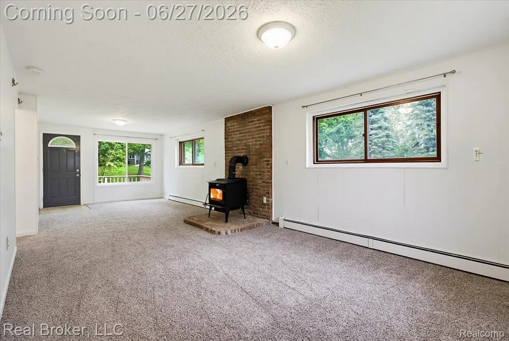 8320 Hillpoint Drive Hamburg Township, MI 48116