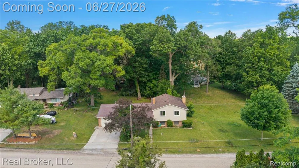 8320 Hillpoint Drive Hamburg Township, MI 48116