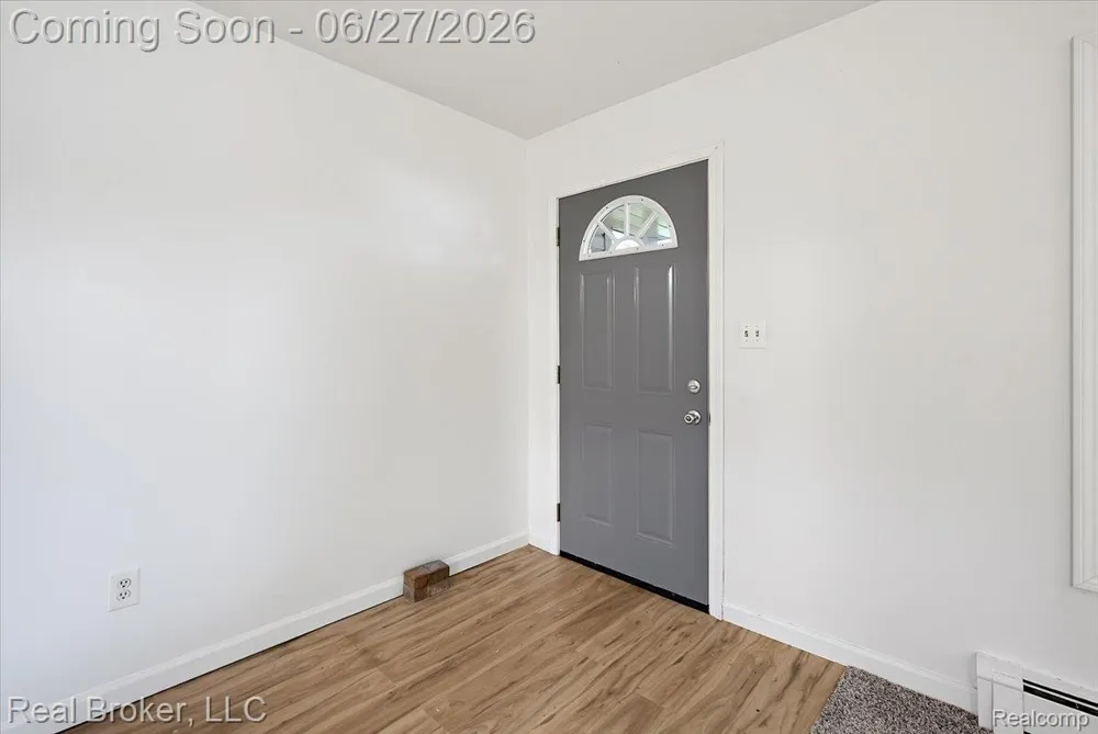 8320 Hillpoint Drive Hamburg Township, MI 48116