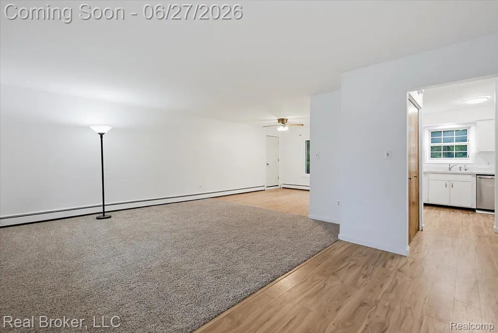 8320 Hillpoint Drive Hamburg Township, MI 48116