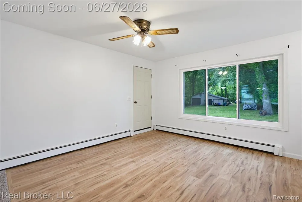8320 Hillpoint Drive Hamburg Township, MI 48116
