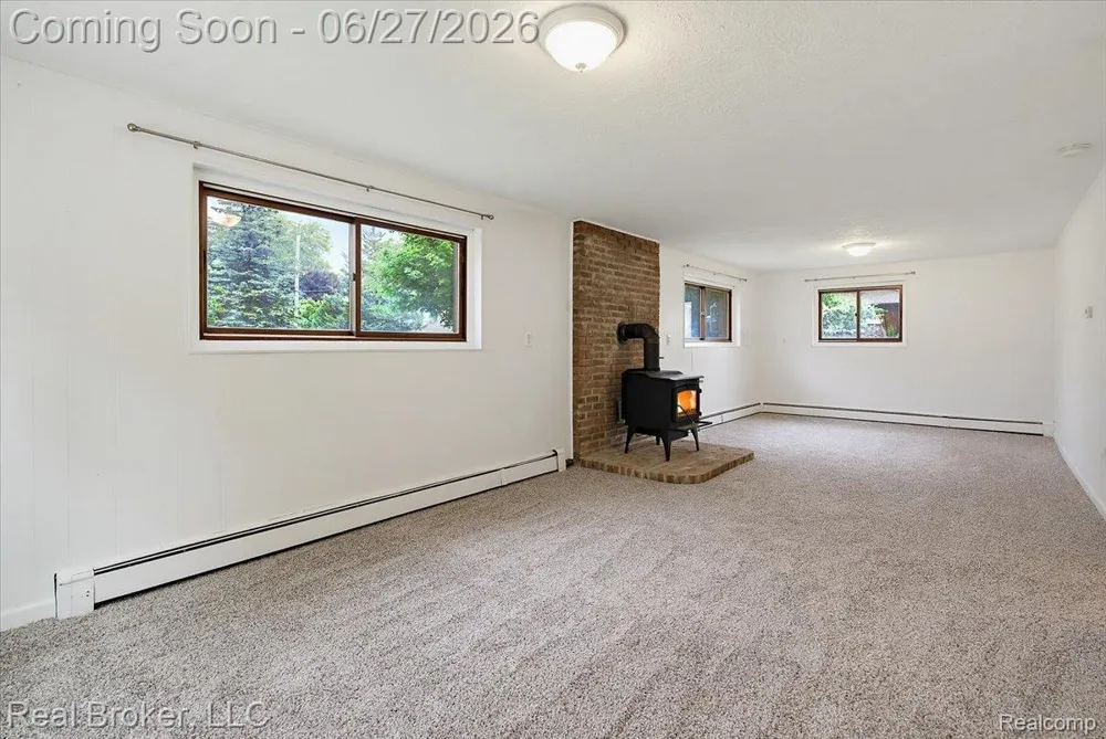 8320 Hillpoint Drive Hamburg Township, MI 48116