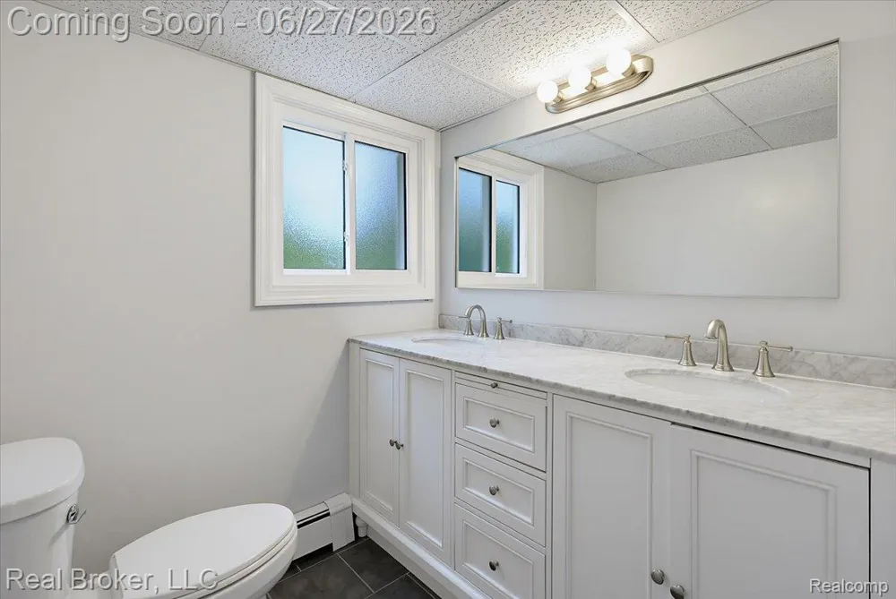 8320 Hillpoint Drive Hamburg Township, MI 48116