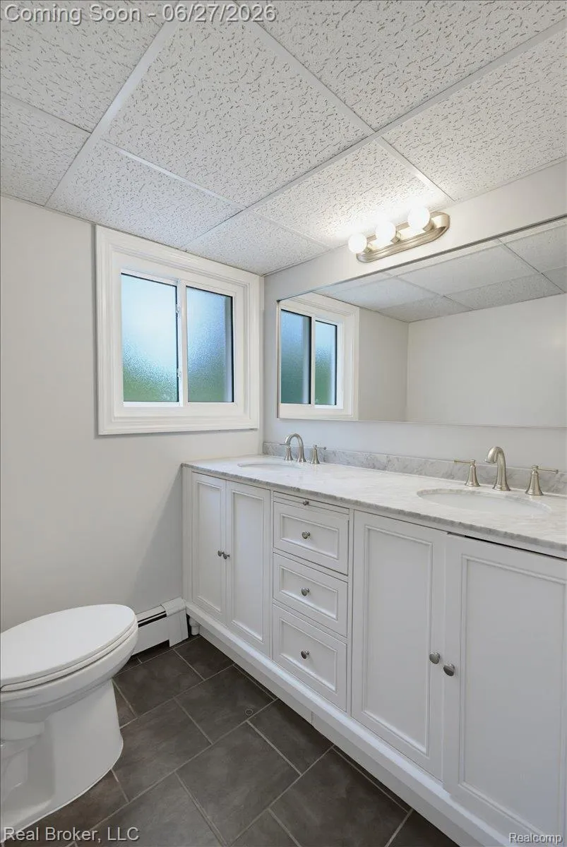 8320 Hillpoint Drive Hamburg Township, MI 48116