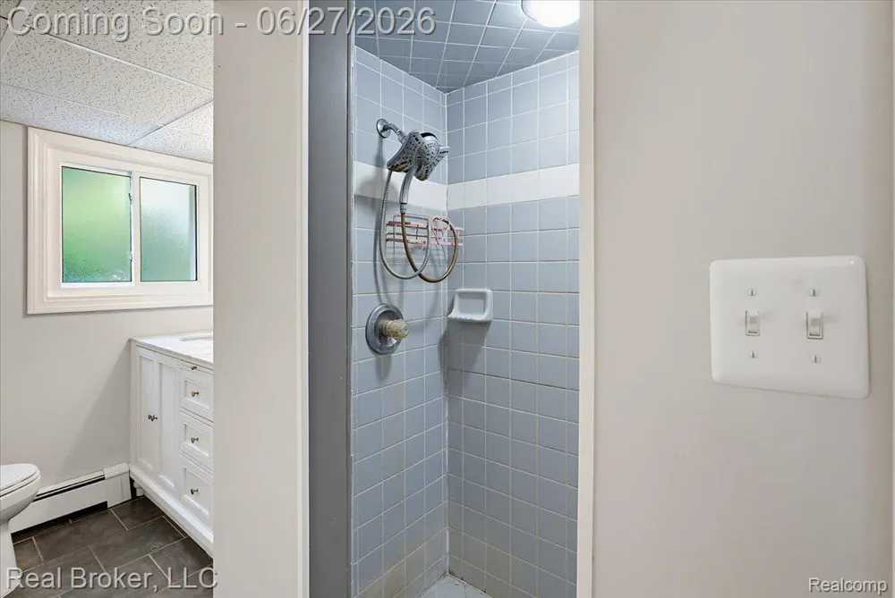 8320 Hillpoint Drive Hamburg Township, MI 48116