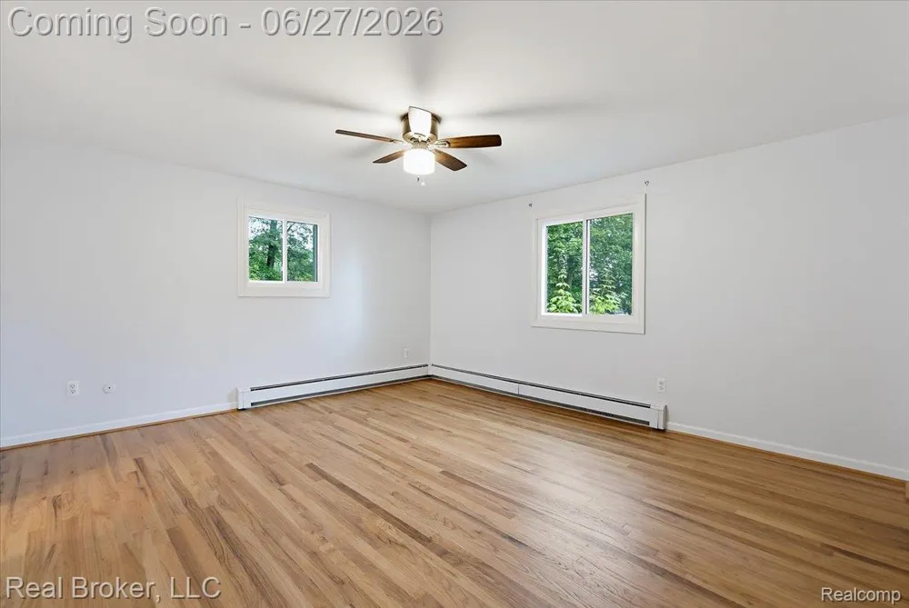 8320 Hillpoint Drive Hamburg Township, MI 48116