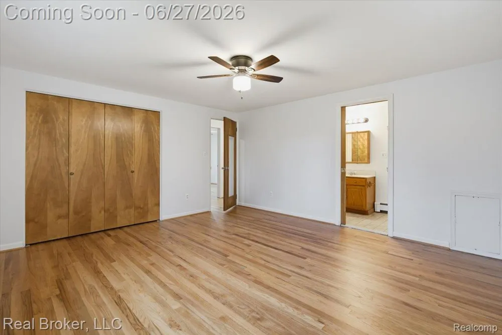 8320 Hillpoint Drive Hamburg Township, MI 48116