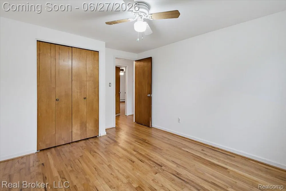 8320 Hillpoint Drive Hamburg Township, MI 48116