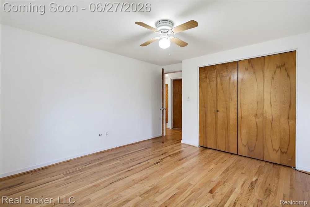 8320 Hillpoint Drive Hamburg Township, MI 48116