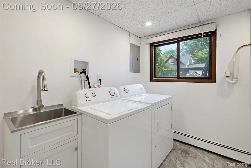 8320 Hillpoint Drive Hamburg Township, MI 48116