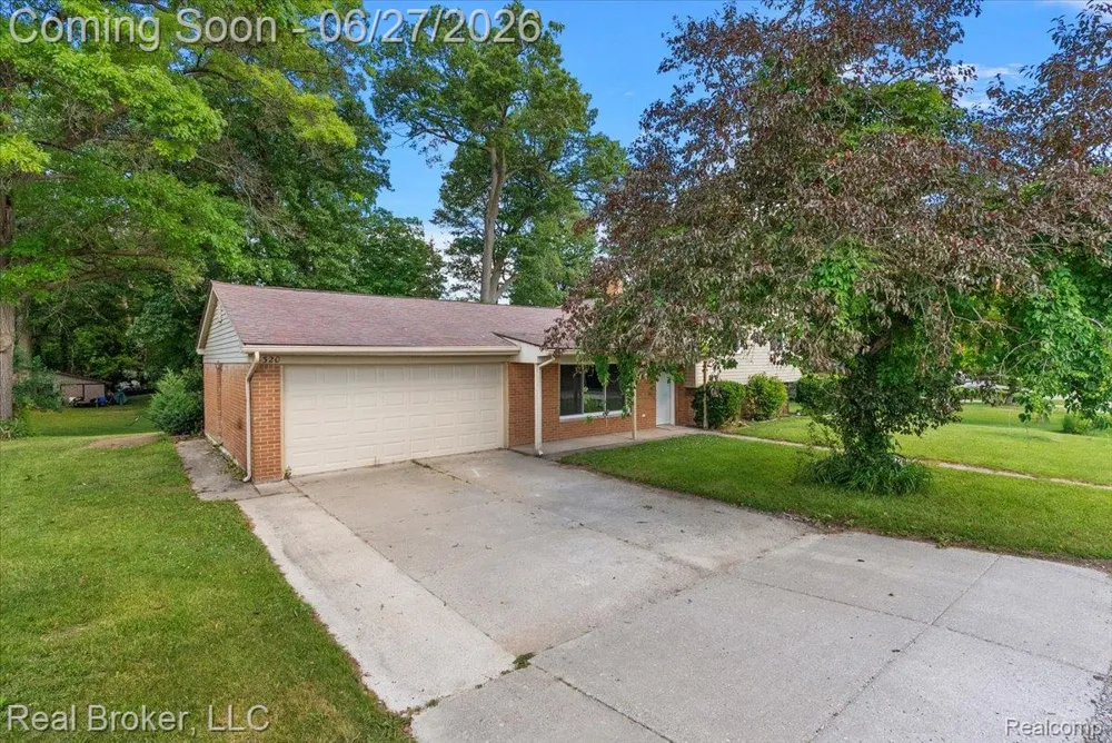 8320 Hillpoint Drive Hamburg Township, MI 48116