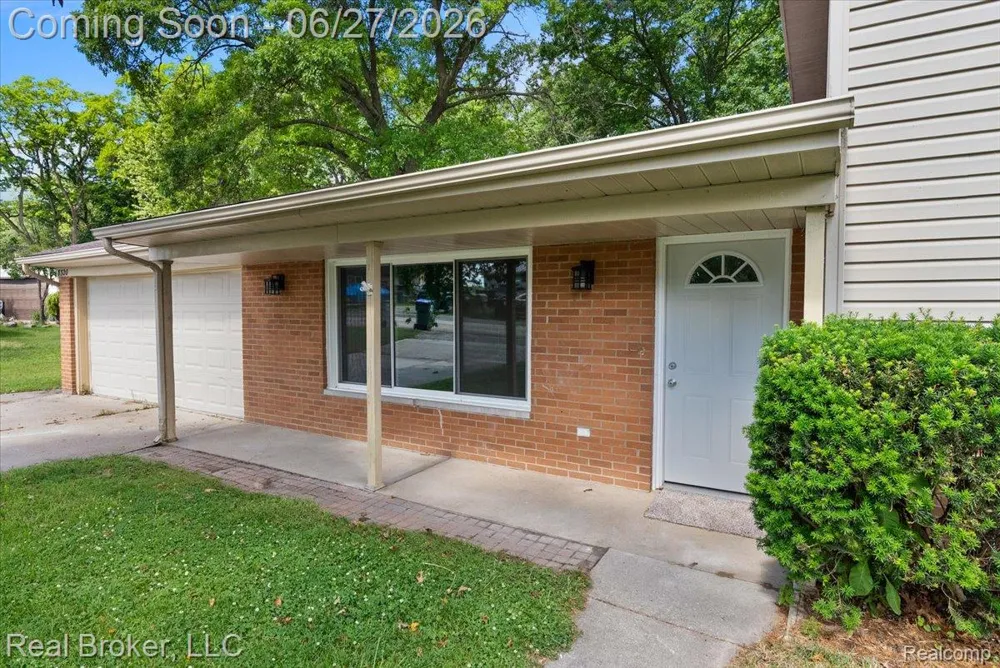 8320 Hillpoint Drive Hamburg Township, MI 48116