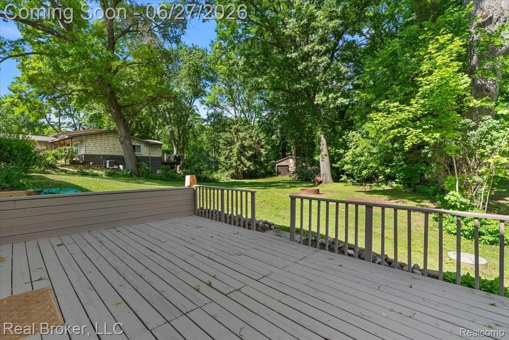 8320 Hillpoint Drive Hamburg Township, MI 48116