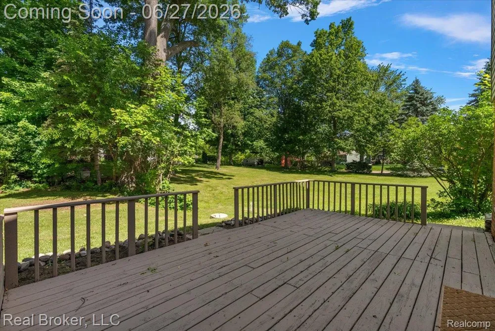 8320 Hillpoint Drive Hamburg Township, MI 48116